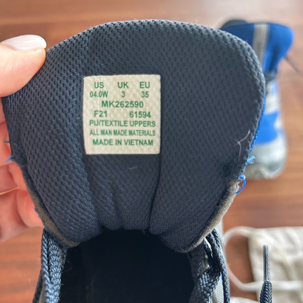 Merrill boys shoe size 4 youth wide - Picture 3 of 4